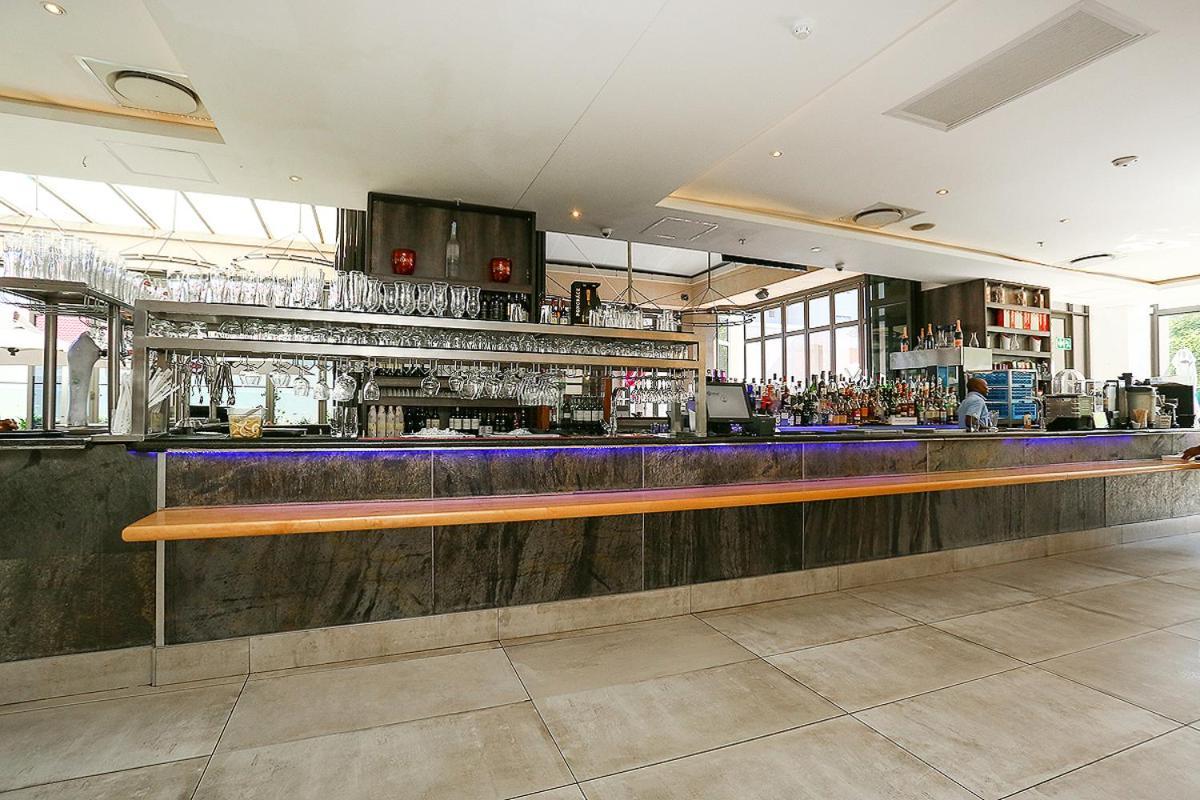 304 Sandton Skye ヨハネスブルグ エクステリア 写真